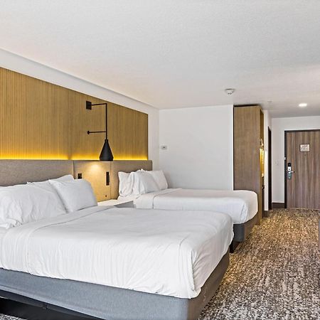 The Evergreen Hotel Маккол Екстериор снимка