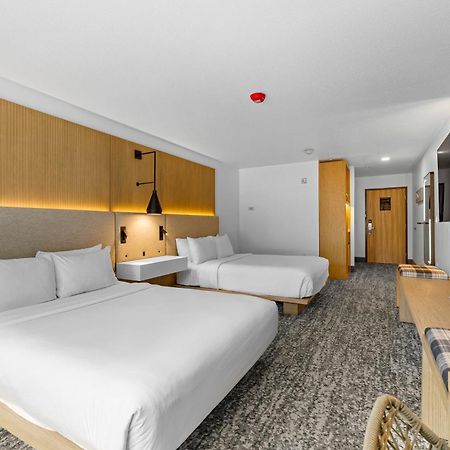 The Evergreen Hotel Маккол Екстериор снимка
