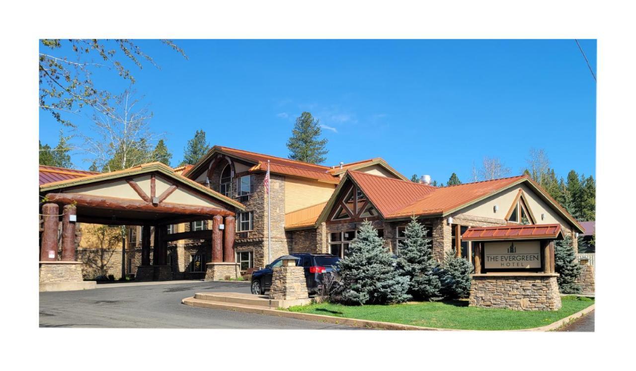 The Evergreen Hotel Маккол Екстериор снимка