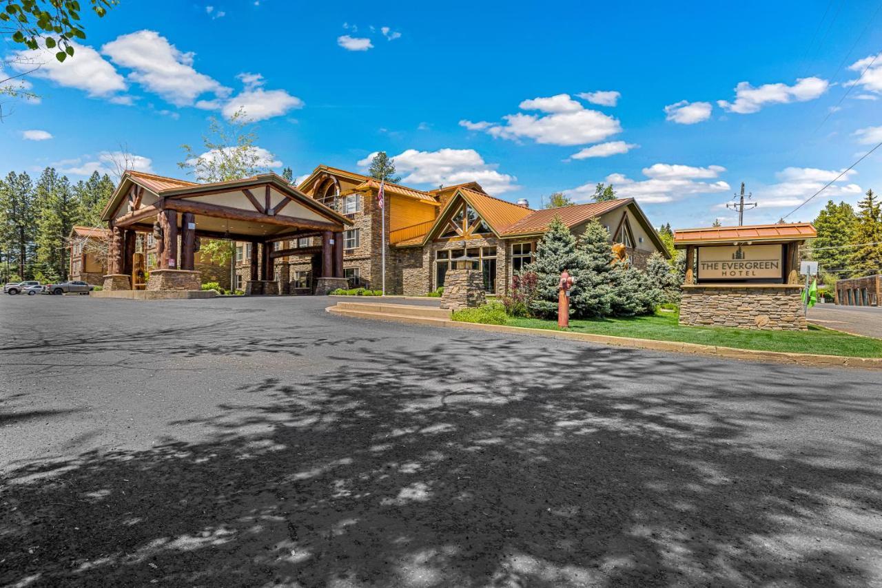 The Evergreen Hotel Маккол Екстериор снимка