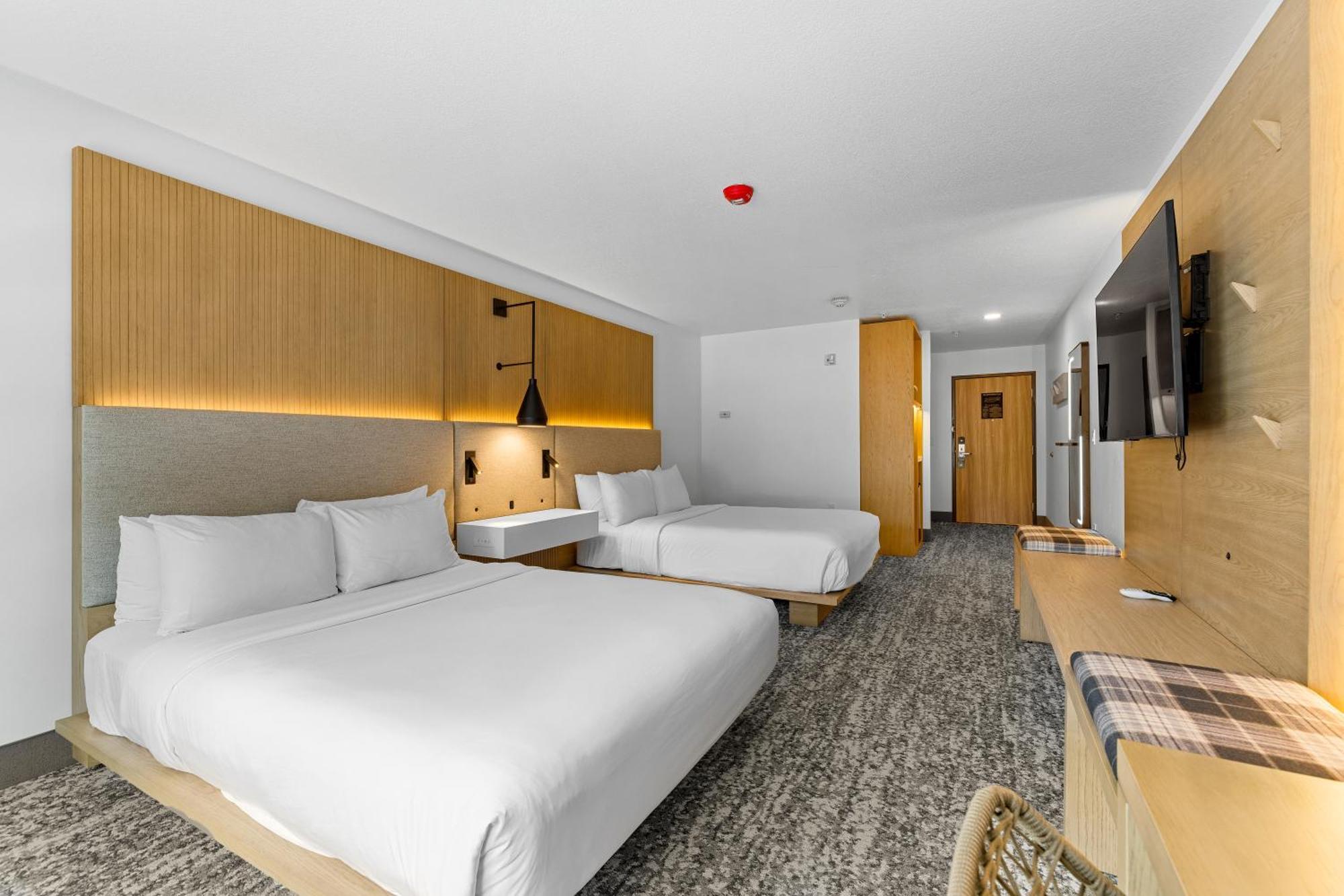 The Evergreen Hotel Маккол Екстериор снимка
