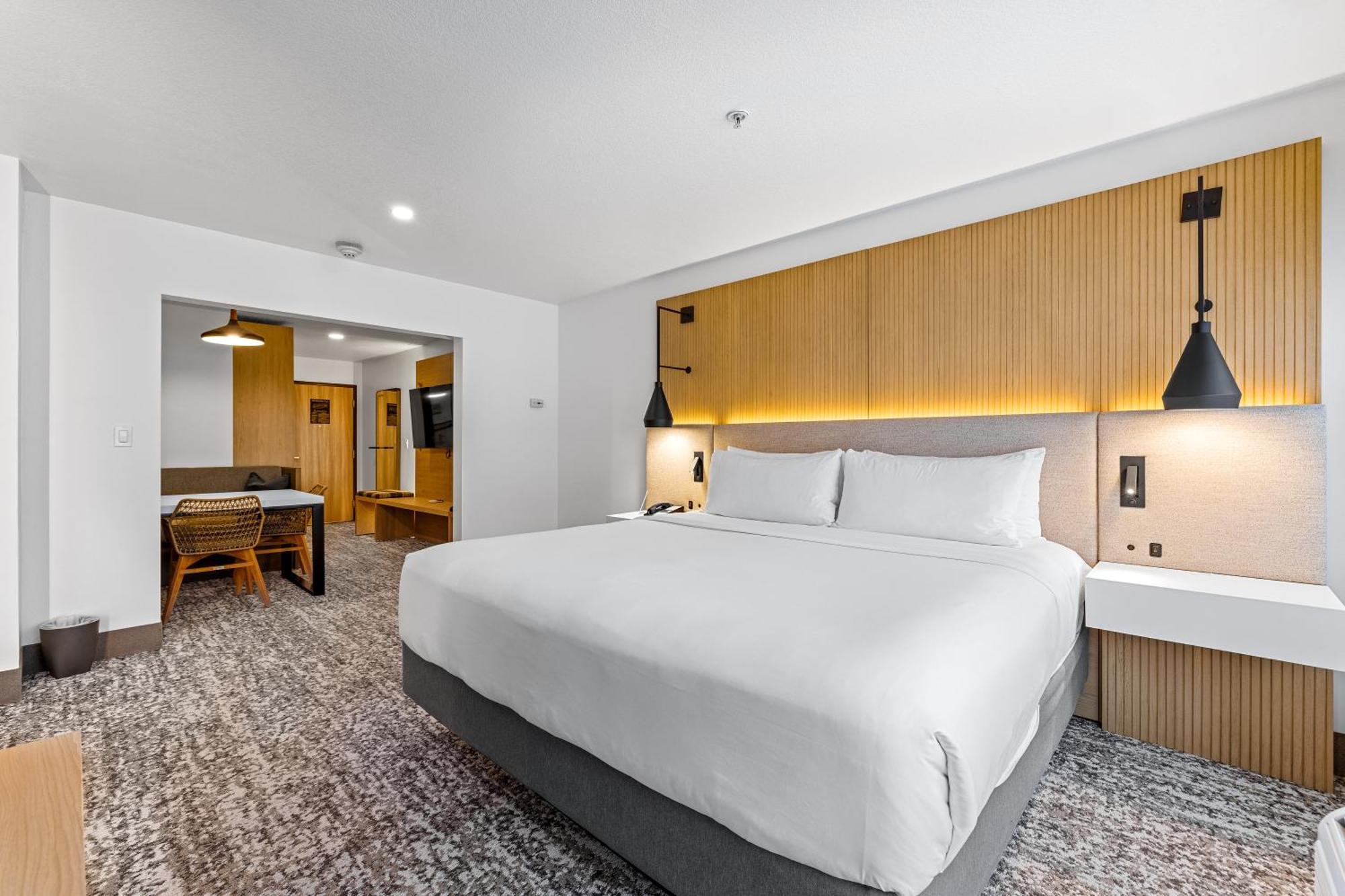 The Evergreen Hotel Маккол Екстериор снимка