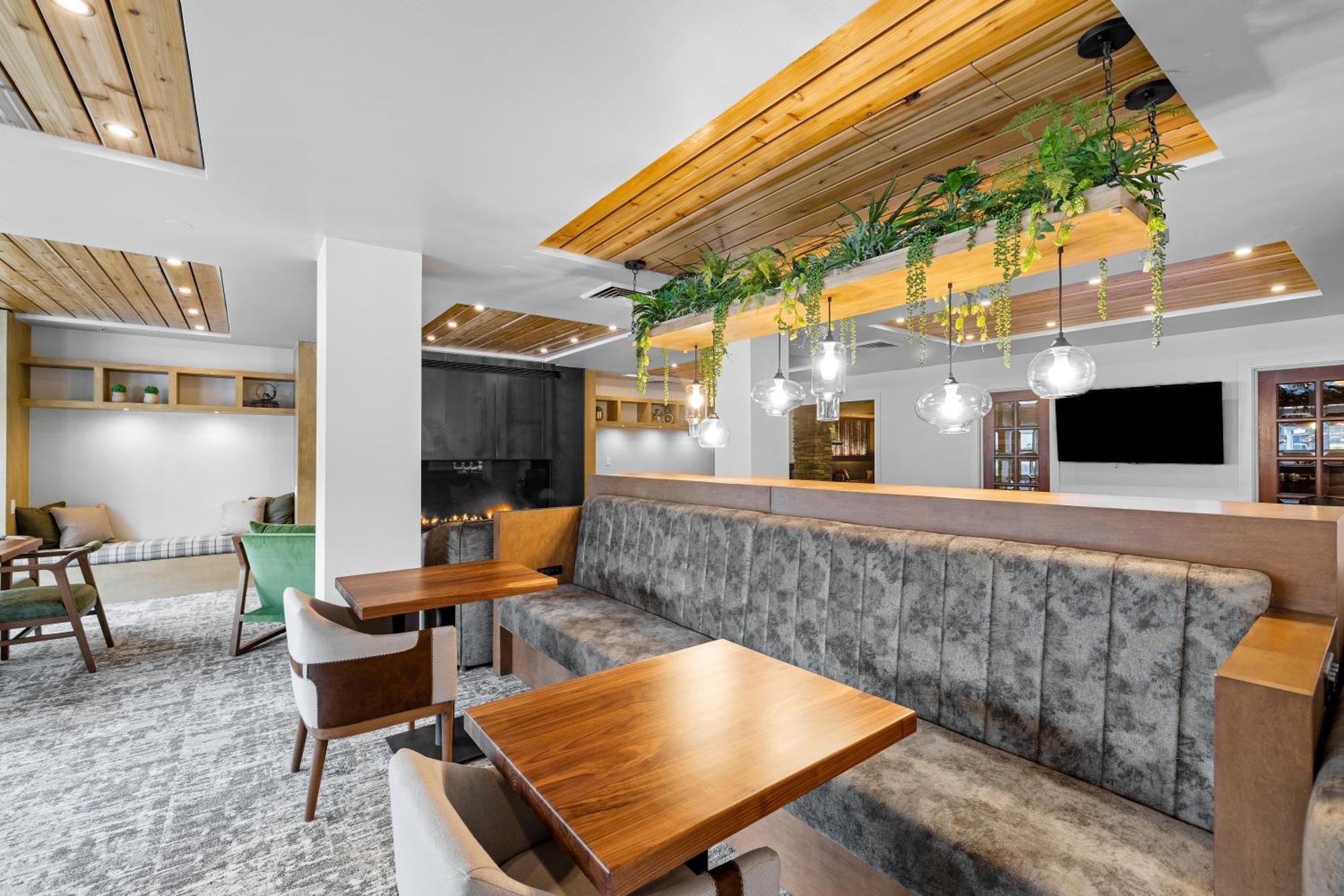 The Evergreen Hotel Маккол Екстериор снимка
